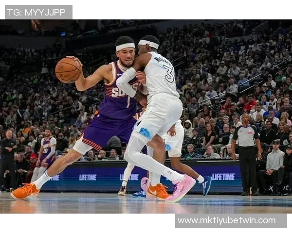 布克上半场表现全面贡献13分5篮板4助攻2抢断次节火力全开再添10分