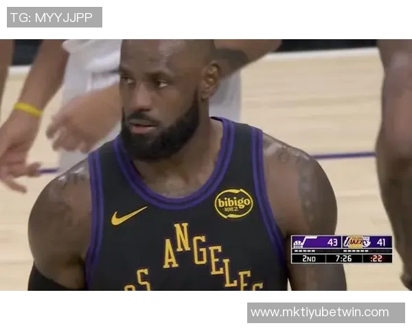 老詹赛季首秀助攻12次投射传球轻松自如能打到45岁吗