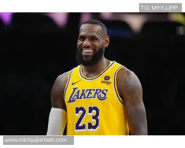 里夫斯称赞詹姆斯训练状态良好期待他强势回归球队