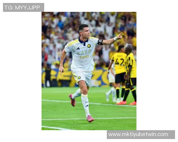 C罗梅开二度助利雅得逆转胜利庆祝照分享展现拼搏精神