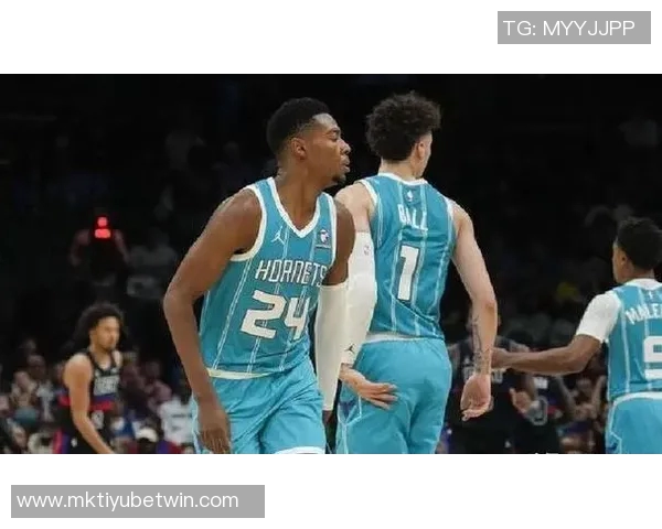 尼克斯全员发力半场领先黄蜂25分哈特表现出色三球状态低迷