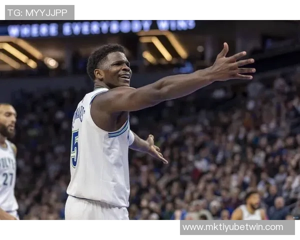 爱德华兹首节表现出色9投4中三分球命中率待提高